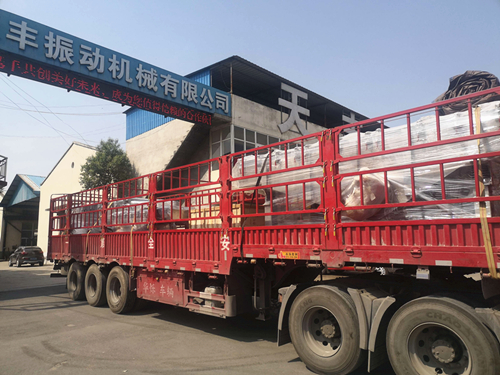 全不銹鋼噴砂直線振動(dòng)篩已發(fā)貨,請(qǐng)?jiān)?jīng)理注意查收！